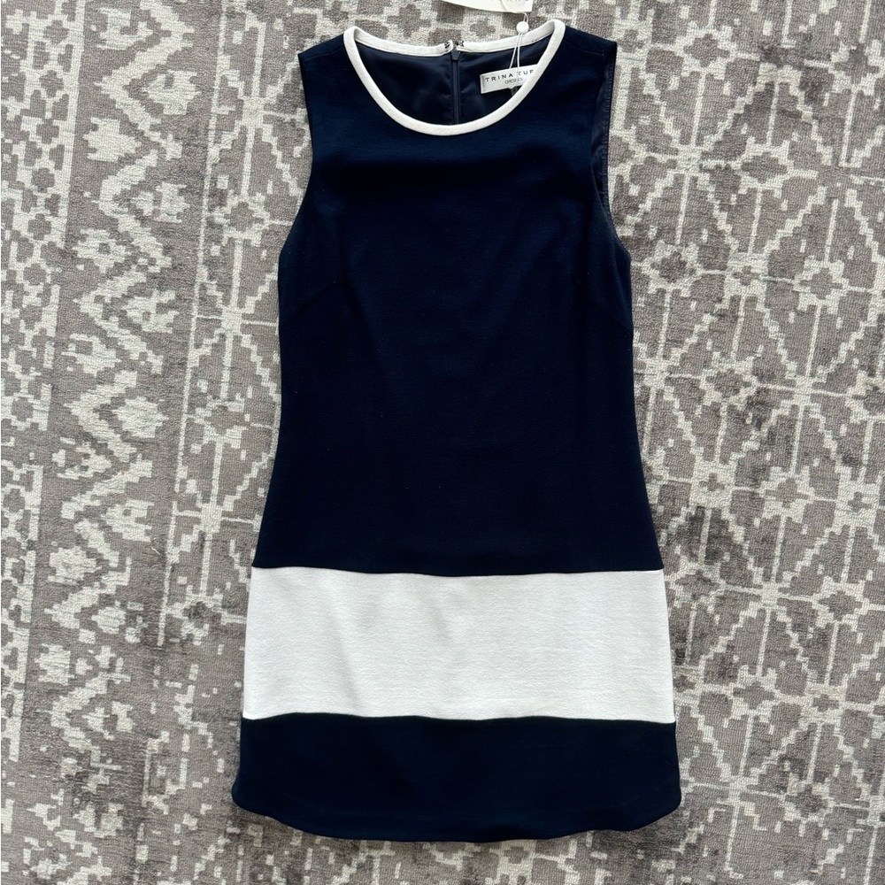 Trina Turk Color-block Navy White Shift Dress Curved Hem Lined Sleeveless